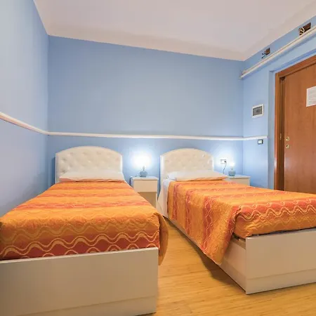 New Primavera Hotel *